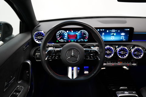 Mercedes-Benz A-Klasse 250 e Star Edition LIMITED ACC PDC Panoramadak Sfeerverlichting AMG NAP