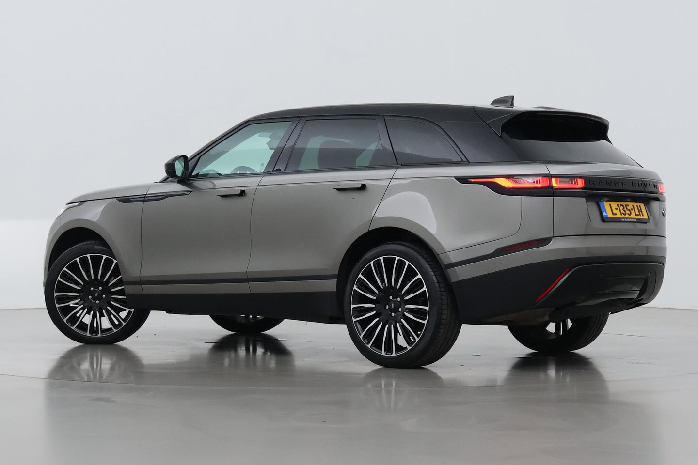 Land Rover Range Rover Velar 2.0 I4 Turbo AWD SE | Meridian Signature | Panoramadak | 360° Camera | Head-Up | Stoelventilatie+Massage | ACC | 22 Inch