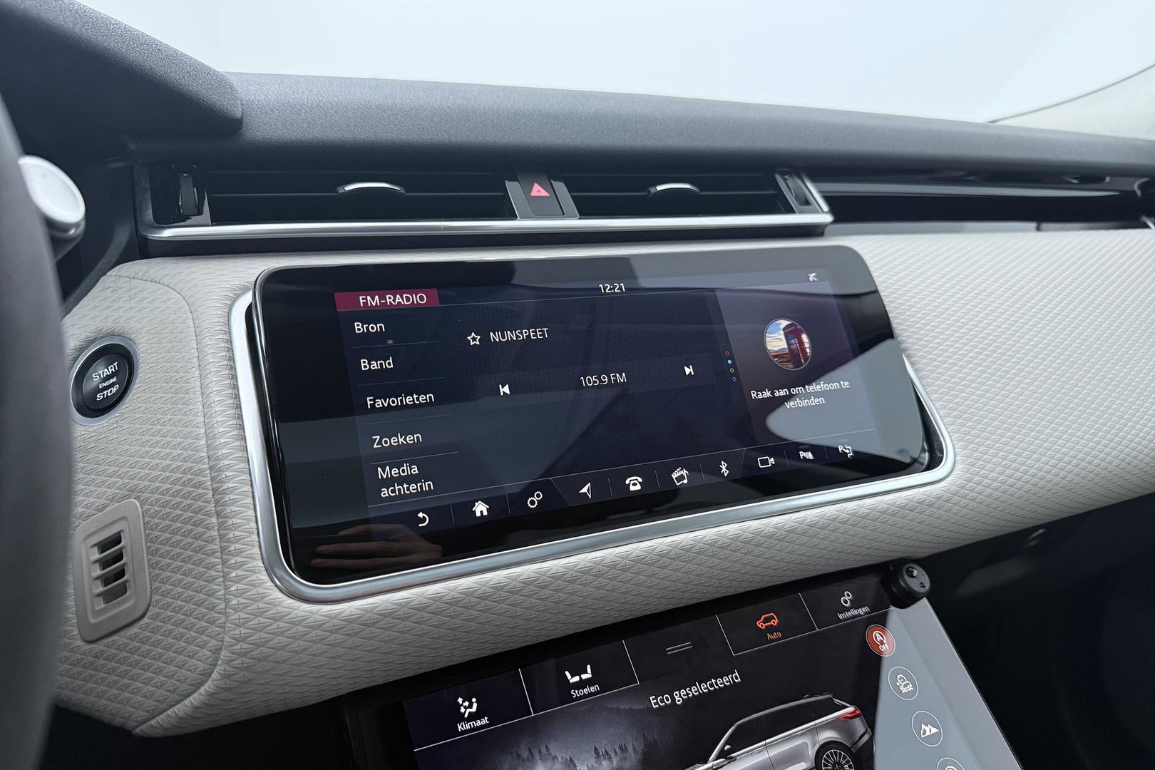 Land Rover Range Rover Velar 2.0 I4 Turbo AWD SE | Meridian Signature | Panoramadak | 360° Camera | Head-Up | Stoelventilatie+Massage | ACC | 22 Inch