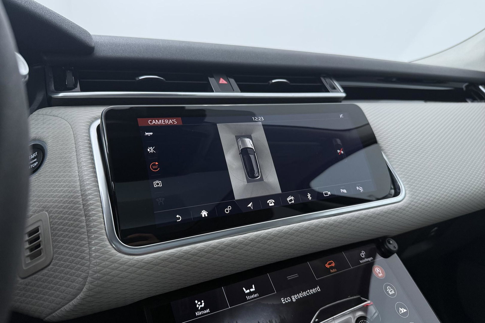 Land Rover Range Rover Velar 2.0 I4 Turbo AWD SE | Meridian Signature | Panoramadak | 360° Camera | Head-Up | Stoelventilatie+Massage | ACC | 22 Inch