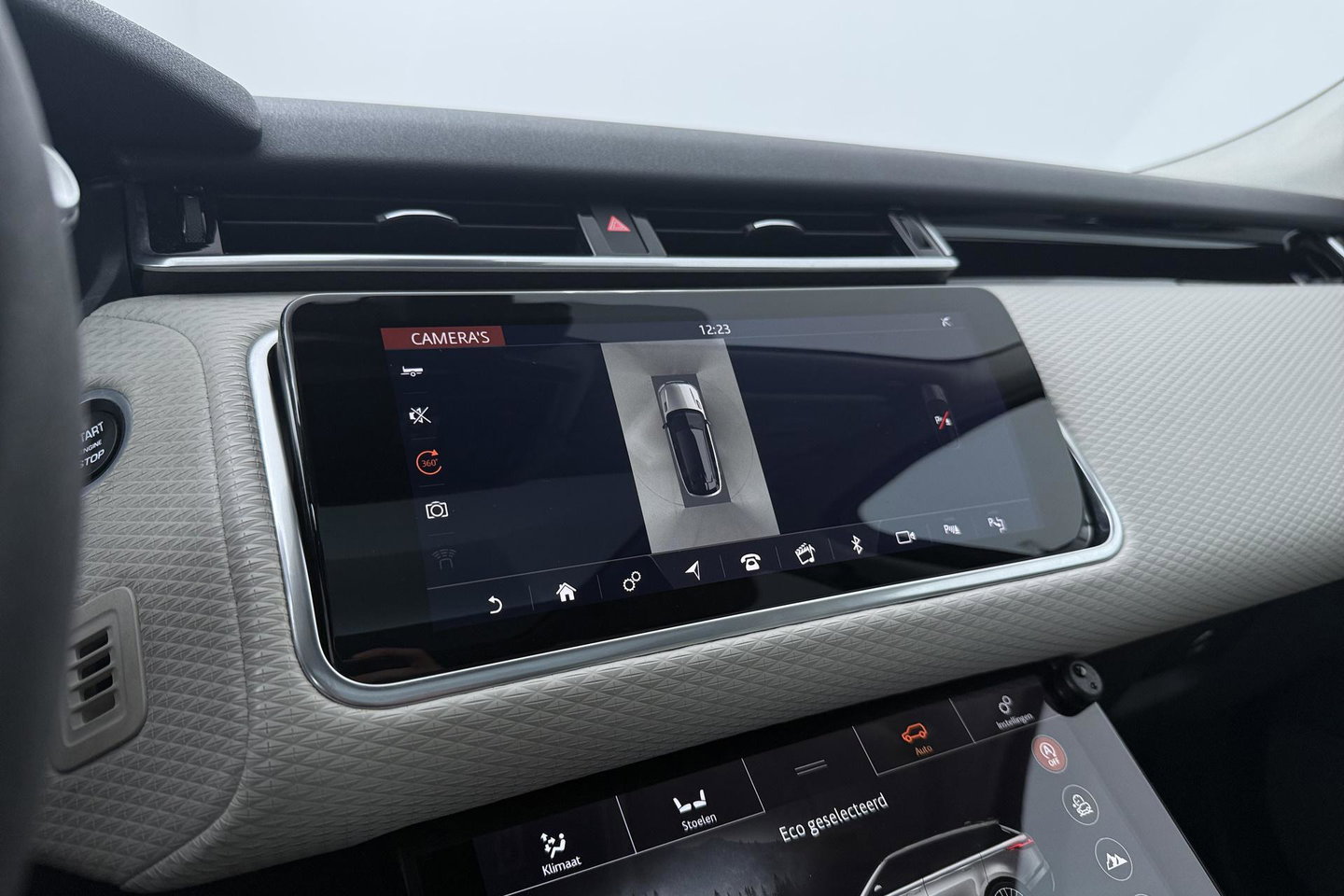 Land Rover Range Rover Velar 2.0 I4 Turbo AWD SE | Meridian Signature | Panoramadak | 360° Camera | Head-Up | Stoelventilatie+Massage | ACC | 22 Inch