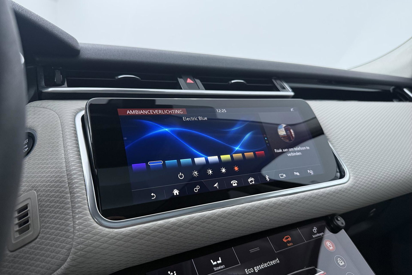 Land Rover Range Rover Velar 2.0 I4 Turbo AWD SE | Meridian Signature | Panoramadak | 360° Camera | Head-Up | Stoelventilatie+Massage | ACC | 22 Inch