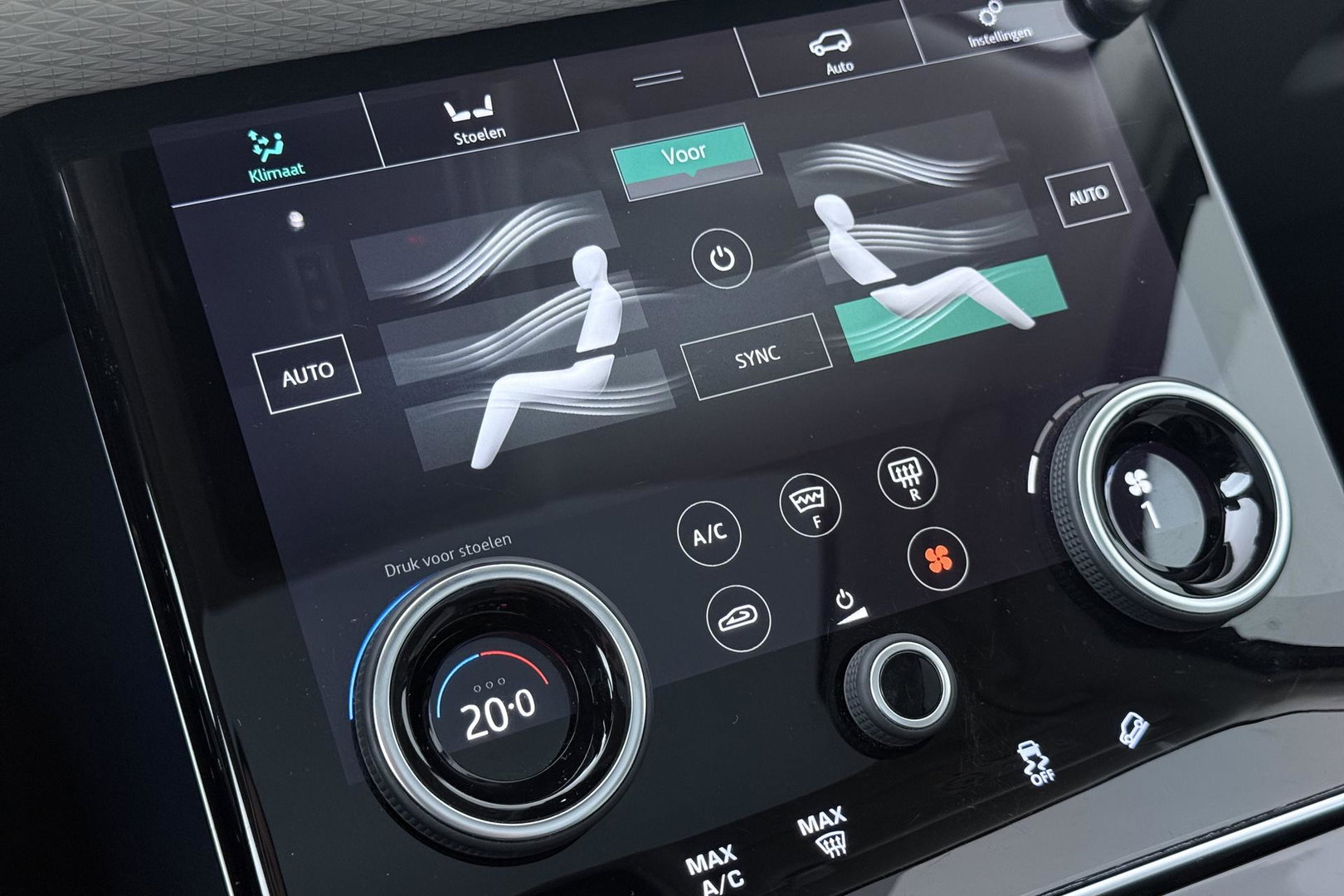 Land Rover Range Rover Velar 2.0 I4 Turbo AWD SE | Meridian Signature | Panoramadak | 360° Camera | Head-Up | Stoelventilatie+Massage | ACC | 22 Inch