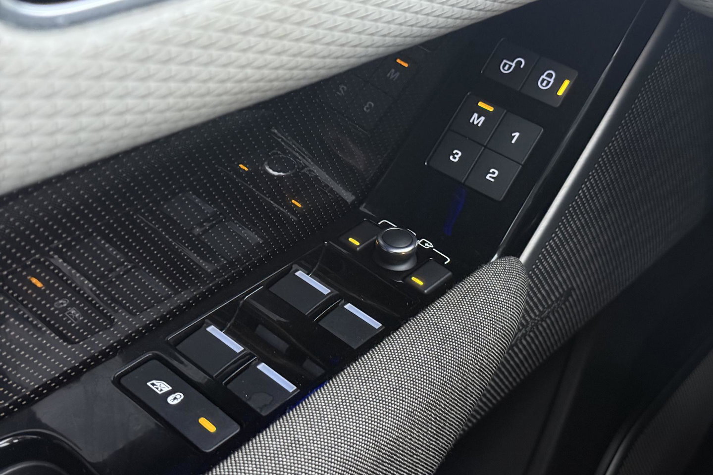Land Rover Range Rover Velar 2.0 I4 Turbo AWD SE | Meridian Signature | Panoramadak | 360° Camera | Head-Up | Stoelventilatie+Massage | ACC | 22 Inch