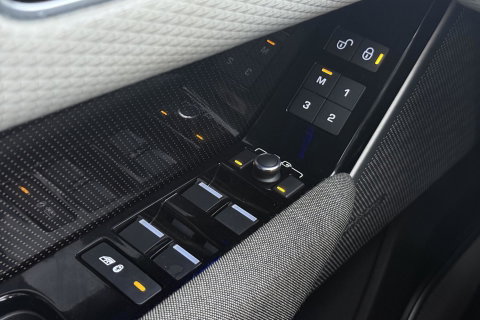 Land Rover Range Rover Velar 2.0 I4 Turbo AWD SE | Meridian Signature | Panoramadak | 360° Camera | Head-Up | Stoelventilatie+Massage | ACC | 22 Inch