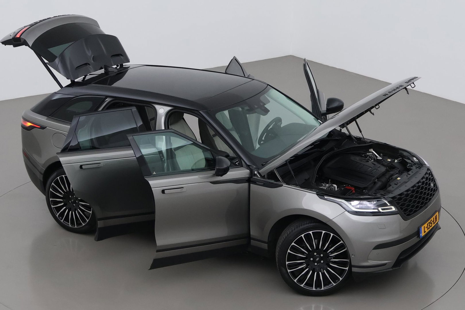Land Rover Range Rover Velar 2.0 I4 Turbo AWD SE | Meridian Signature | Panoramadak | 360° Camera | Head-Up | Stoelventilatie+Massage | ACC | 22 Inch