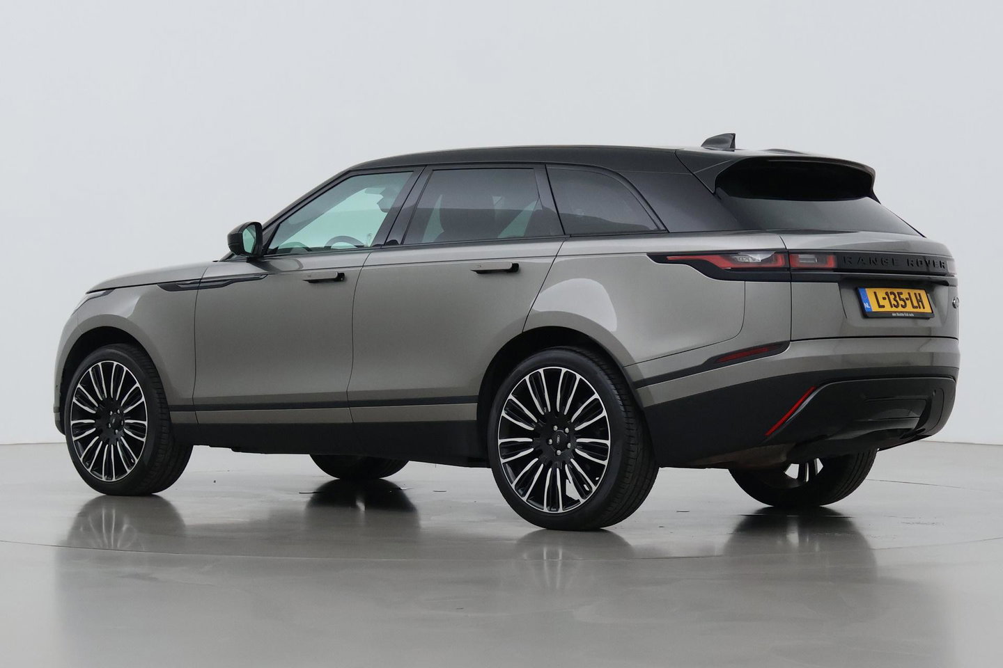 Land Rover Range Rover Velar 2.0 I4 Turbo AWD SE | Meridian Signature | Panoramadak | 360° Camera | Head-Up | Stoelventilatie+Massage | ACC | 22 Inch