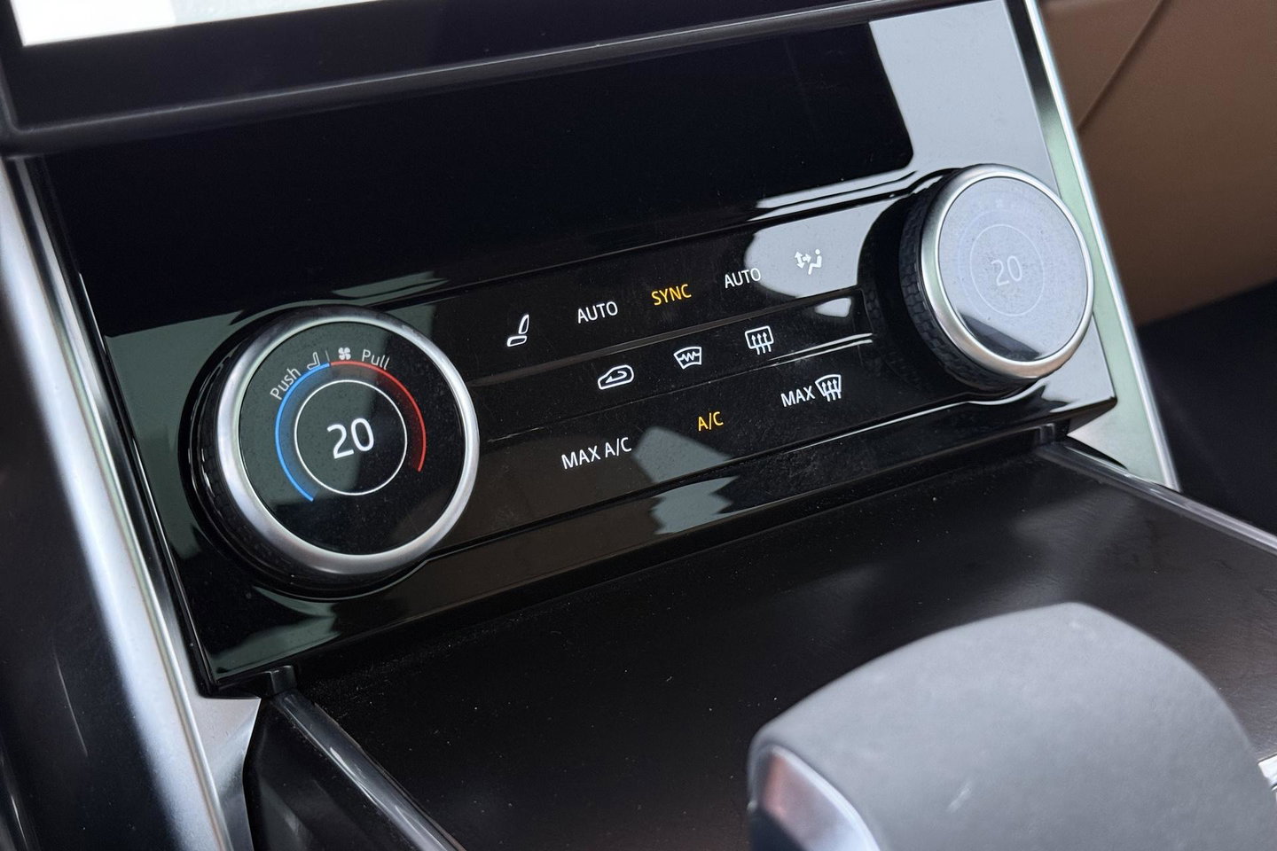 Land Rover Range Rover 3.0 P400 HSE | Meridian 3D Surround | ClearSight | Panoramadak | 360° Camera | Trekhaak | Head-Up | Stoelventilatie V+A | 22 Inch