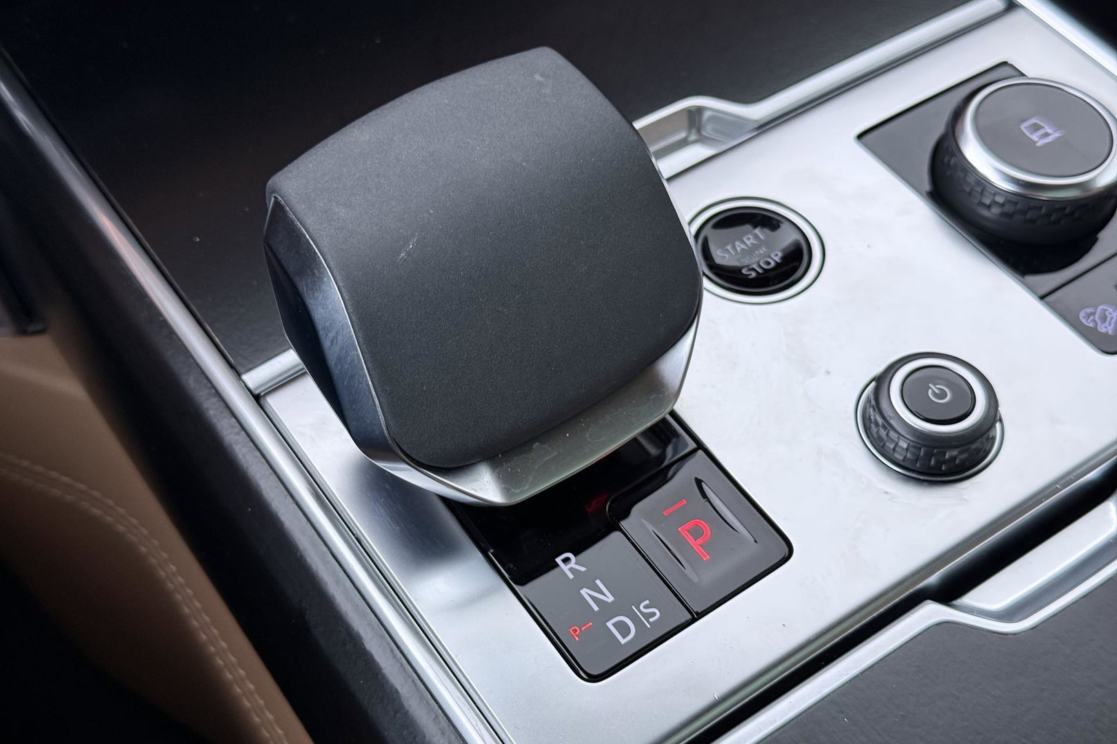 Land Rover Range Rover 3.0 P400 HSE | Meridian 3D Surround | ClearSight | Panoramadak | 360° Camera | Trekhaak | Head-Up | Stoelventilatie V+A | 22 Inch