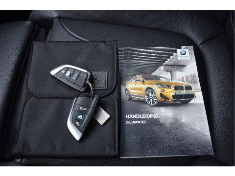 BMW X2 xDrive20i Executive Edition M-Sport 192 pk | Vol | HUD | Camera | Elekt.stoelen | Open dak | Harman/Kardon | Afn.trekhaak | Full LED | Historie