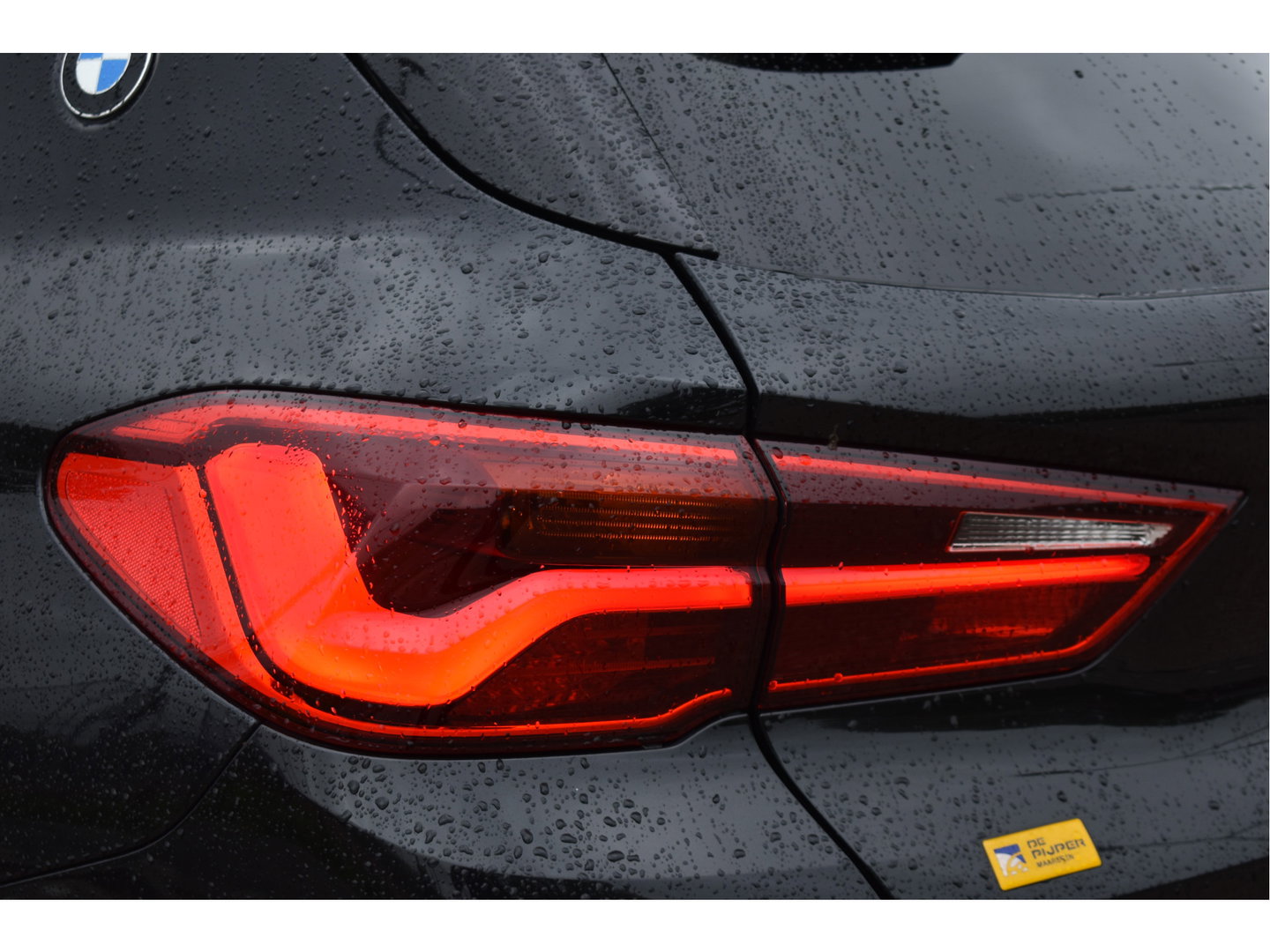 BMW X2 xDrive20i Executive Edition M-Sport 192 pk | Vol | HUD | Camera | Elekt.stoelen | Open dak | Harman/Kardon | Afn.trekhaak | Full LED | Historie