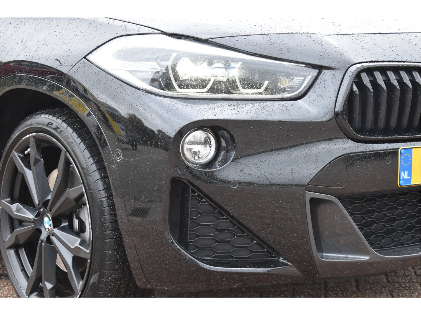 BMW X2 xDrive20i Executive Edition M-Sport 192 pk | Vol | HUD | Camera | Elekt.stoelen | Open dak | Harman/Kardon | Afn.trekhaak | Full LED | Historie