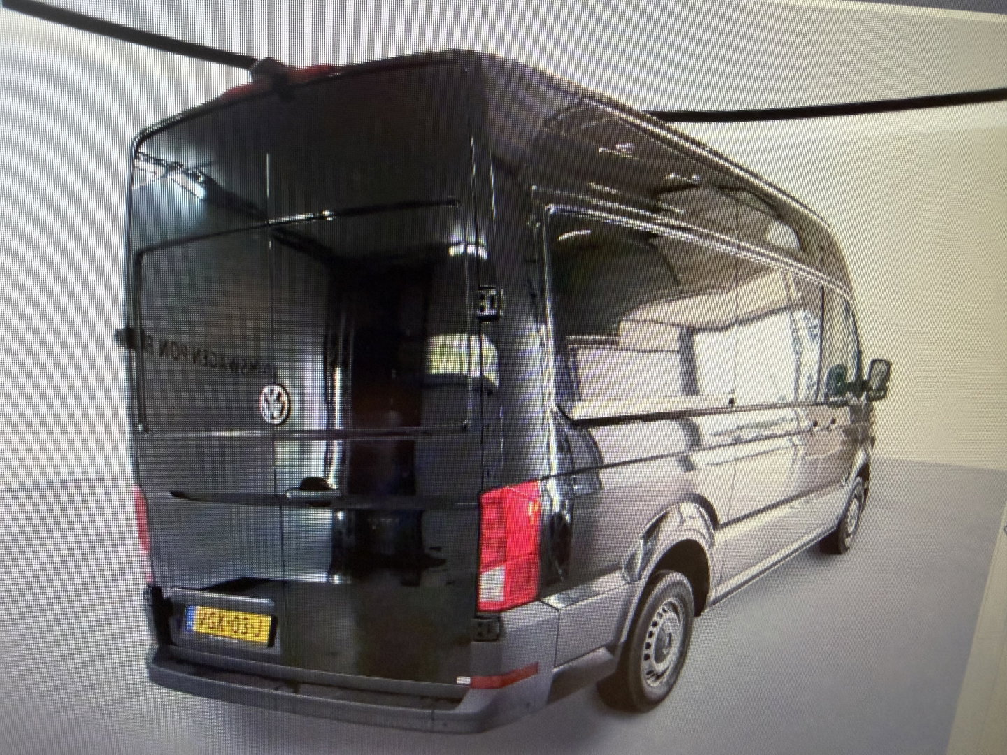 Volkswagen Crafter 35 2.0 TDI 140pk automaat L3H3 ( L2H2 ) Comfortline / euro 6 / bpm vrij / lease vanaf € 407 / vaste prijs rijklaar € 24.950 ex btw / dubbele schuifdeur / airco / cruise / camera !