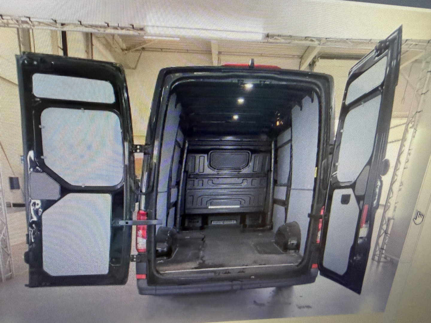 Volkswagen Crafter 35 2.0 TDI 140pk automaat L3H3 ( L2H2 ) Comfortline / euro 6 / bpm vrij / lease vanaf € 407 / vaste prijs rijklaar € 24.950 ex btw / dubbele schuifdeur / airco / cruise / camera !