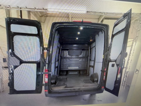 Volkswagen Crafter 35 2.0 TDI 140pk automaat L3H3 ( L2H2 ) Comfortline / euro 6 / bpm vrij / lease vanaf € 407 / vaste prijs rijklaar € 24.950 ex btw / dubbele schuifdeur / airco / cruise / camera !