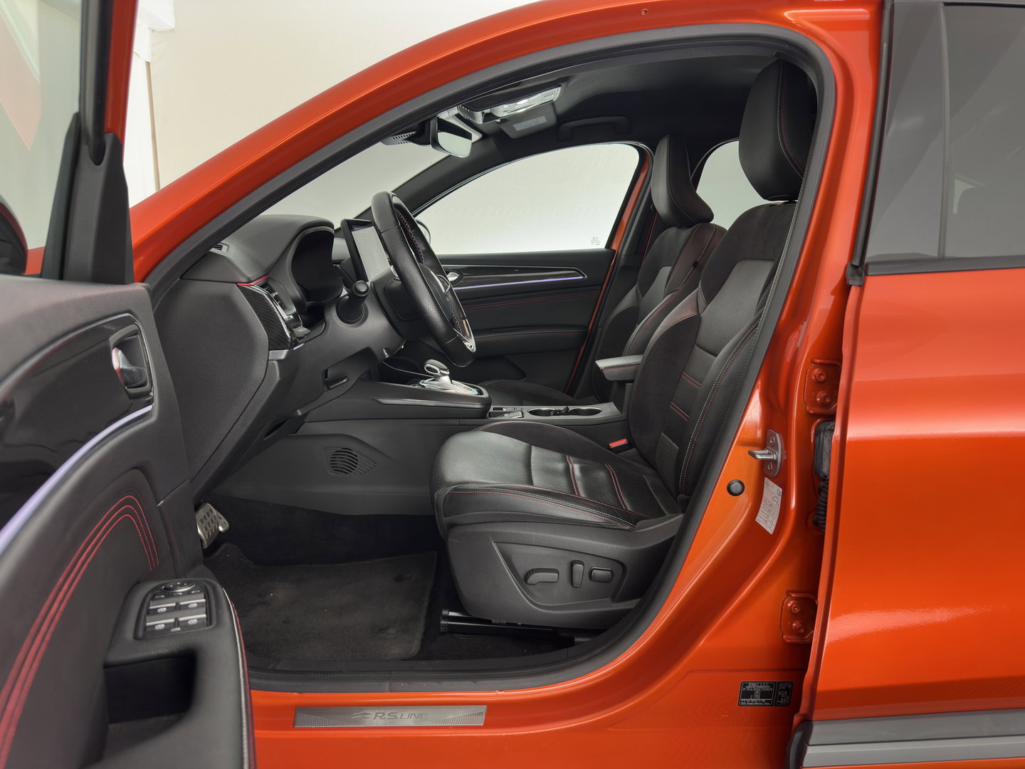 Renault Arkana 1.6 E-Tech Hybrid 145 R.S. Line (INCL-BTW) Aut. *LEATHER | FULL-LED | BLINDSPOT | CAMERA | BOSE-AUDIO | HEATED-SPORTSEATS | KEYLESS | AMBIENTLIGHT | DIGI-COCKPIT | PRIVACY-GLASS | NAVI-FULLMAP | ECC | ADAPTIVE-CRUISE | 18"A