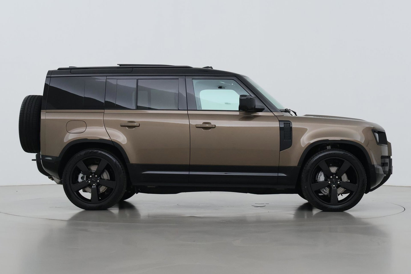 Land Rover Defender 110 P300e X-Dynamic HSE | 6-Persoons | Meridian Surround | ClearSight | Head-Up | Massage+Ventilatie | 22 Inch
