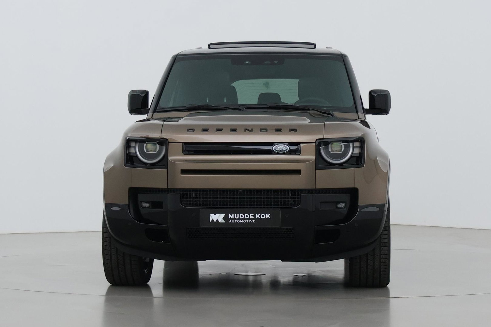 Land Rover Defender 110 P300e X-Dynamic HSE | 6-Persoons | Meridian Surround | ClearSight | Head-Up | Massage+Ventilatie | 22 Inch