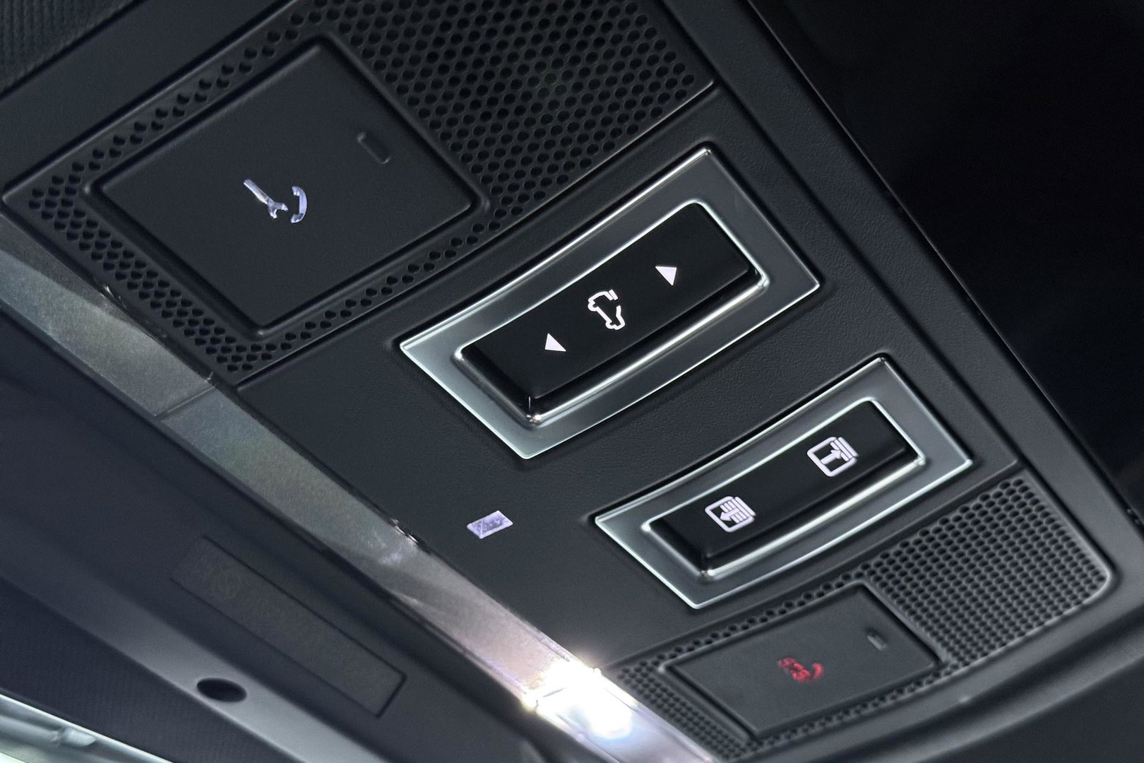 Land Rover Defender 110 P300e X-Dynamic HSE | 6-Persoons | Meridian Surround | ClearSight | Head-Up | Massage+Ventilatie | 22 Inch