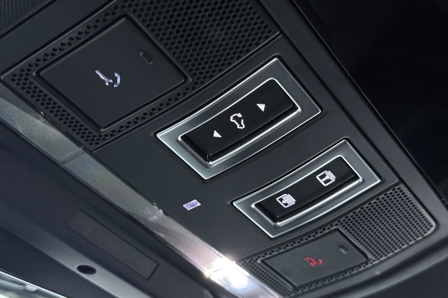 Land Rover Defender 110 P300e X-Dynamic HSE | 6-Persoons | Meridian Surround | ClearSight | Head-Up | Massage+Ventilatie | 22 Inch