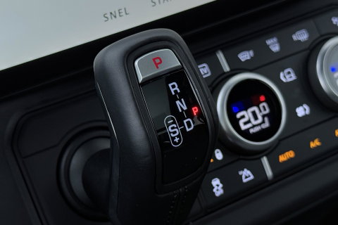 Land Rover Defender 110 P300e X-Dynamic HSE | 6-Persoons | Meridian Surround | ClearSight | Head-Up | Massage+Ventilatie | 22 Inch