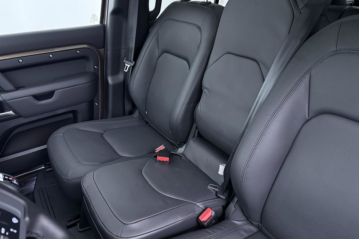 Land Rover Defender 110 P300e X-Dynamic HSE | 6-Persoons | Meridian Surround | ClearSight | Head-Up | Massage+Ventilatie | 22 Inch