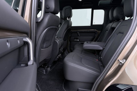Land Rover Defender 110 P300e X-Dynamic HSE | 6-Persoons | Meridian Surround | ClearSight | Head-Up | Massage+Ventilatie | 22 Inch