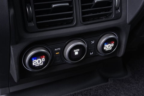 Land Rover Defender 110 P300e X-Dynamic HSE | 6-Persoons | Meridian Surround | ClearSight | Head-Up | Massage+Ventilatie | 22 Inch