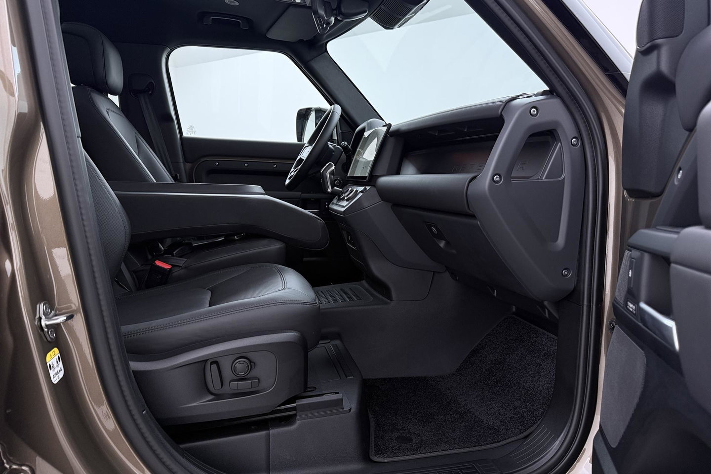 Land Rover Defender 110 P300e X-Dynamic HSE | 6-Persoons | Meridian Surround | ClearSight | Head-Up | Massage+Ventilatie | 22 Inch