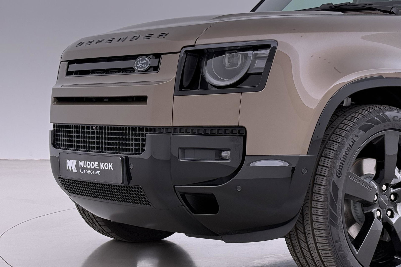 Land Rover Defender 110 P300e X-Dynamic HSE | 6-Persoons | Meridian Surround | ClearSight | Head-Up | Massage+Ventilatie | 22 Inch