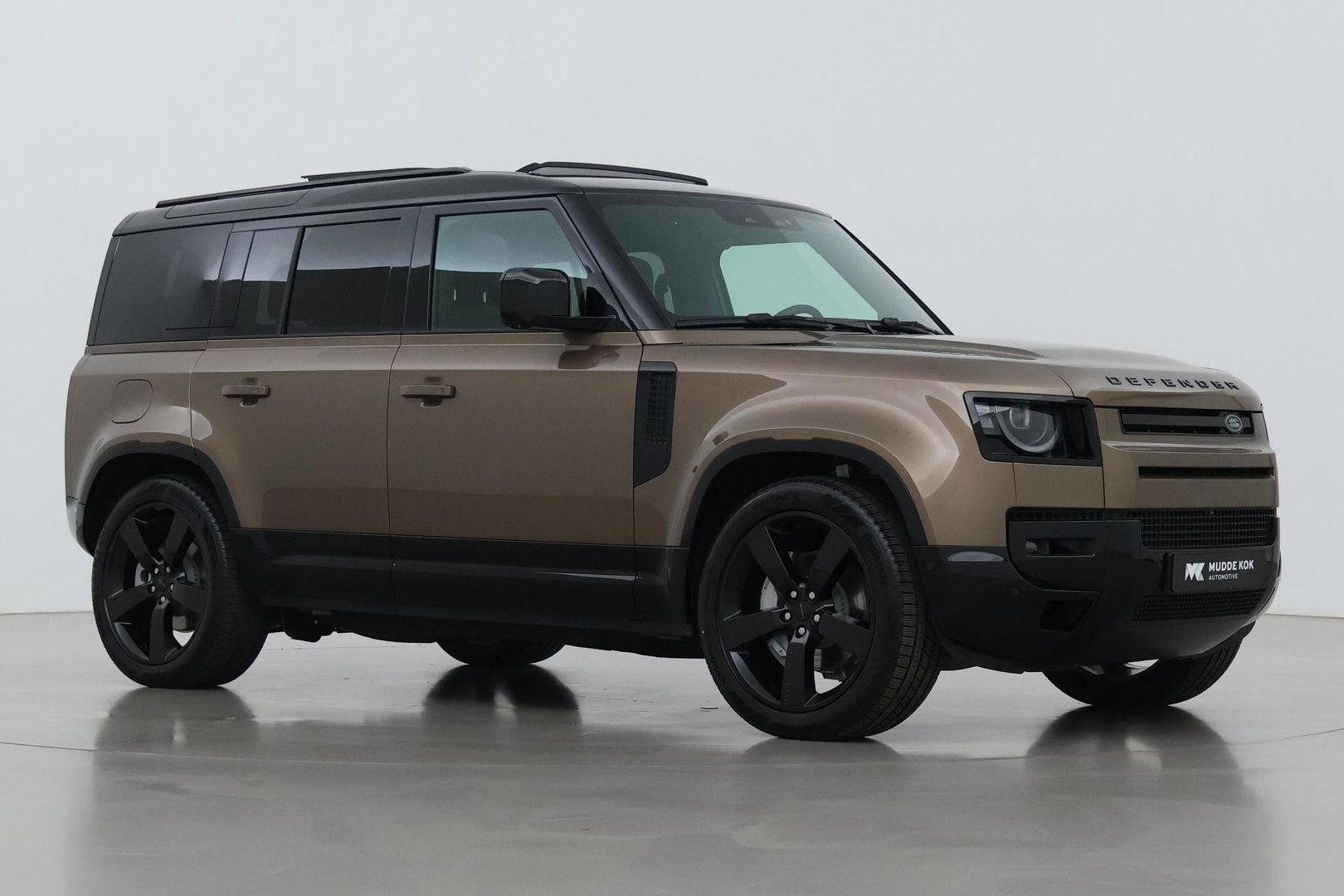 Land Rover Defender 110 P300e X-Dynamic HSE | 6-Persoons | Meridian Surround | ClearSight | Head-Up | Massage+Ventilatie | 22 Inch