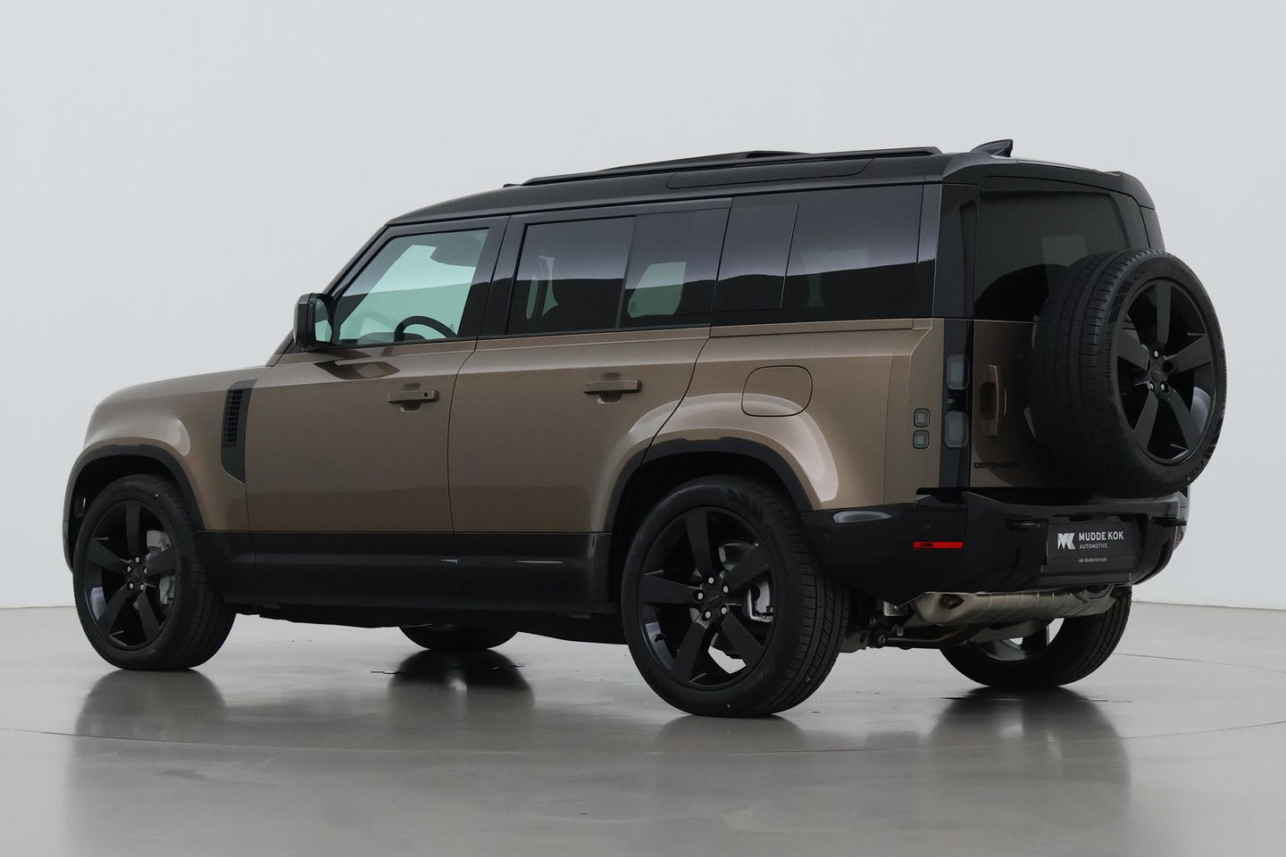 Land Rover Defender 110 P300e X-Dynamic HSE | 6-Persoons | Meridian Surround | ClearSight | Head-Up | Massage+Ventilatie | 22 Inch