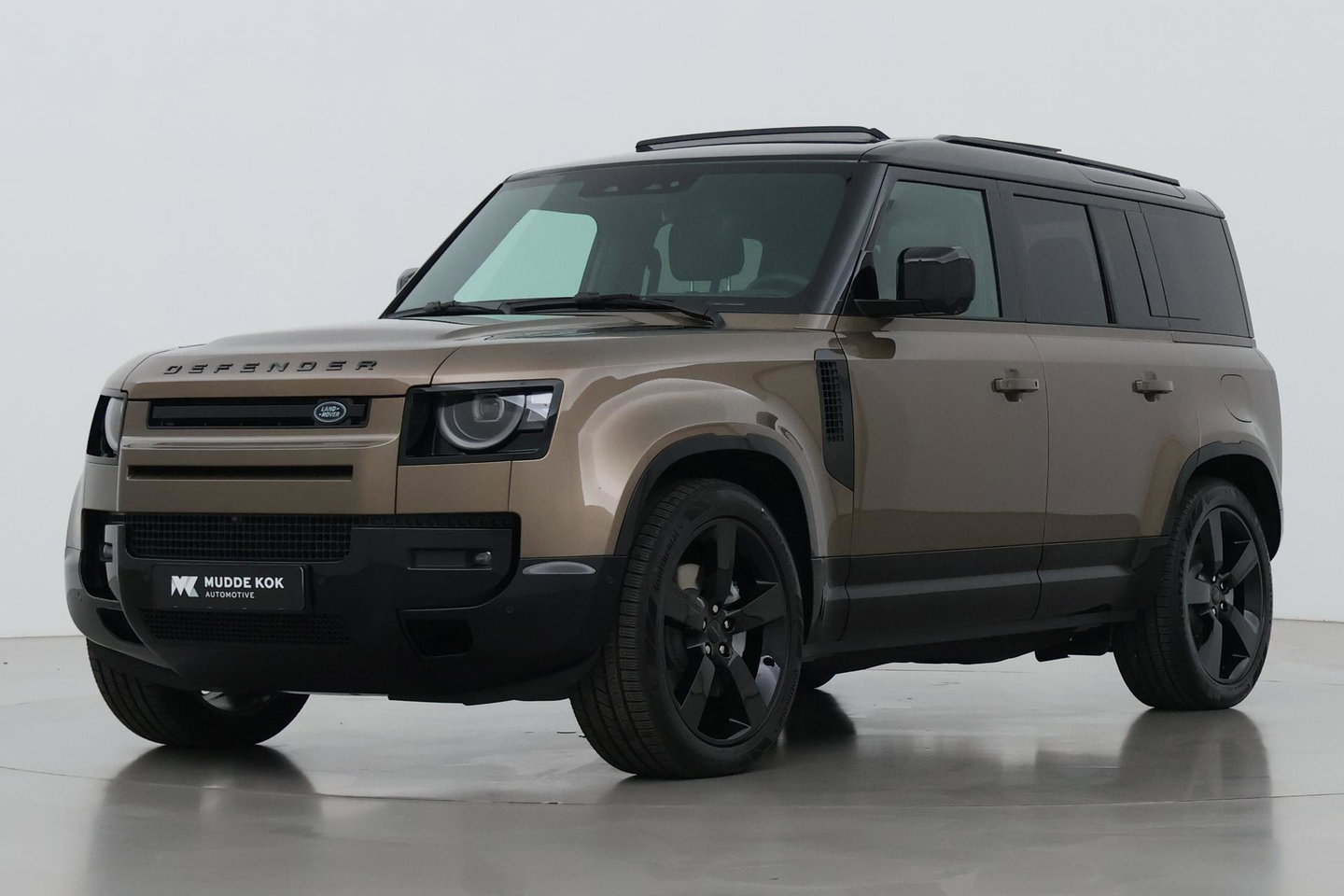 Land Rover Defender 110 P300e X-Dynamic HSE | 6-Persoons | Meridian Surround | ClearSight | Head-Up | Massage+Ventilatie | 22 Inch