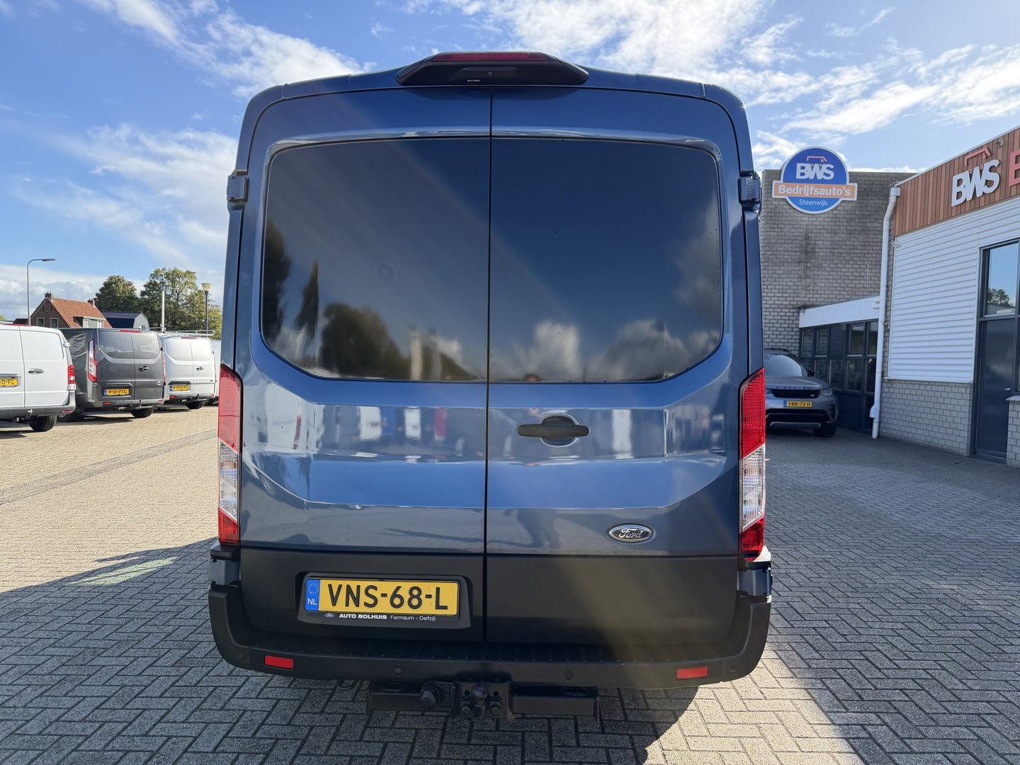 Ford Transit 350 2.0 TDCI 170pk L3H2 DC 5 persoons Trend / vaste prijs rijklaar € 25.950 ex btw / euro 6 / bpm vrij / lease vanaf € 424 / raptor grille / blauw metallic / trekhaak 2500 kg
