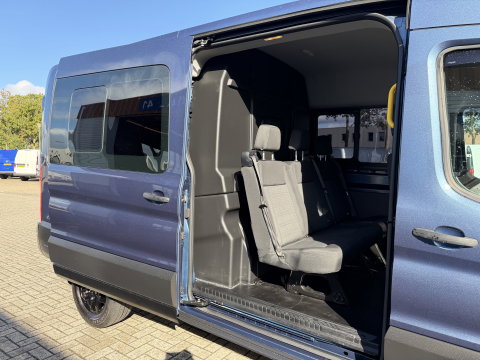 Ford Transit 350 2.0 TDCI 170pk L3H2 DC 5 persoons Trend / vaste prijs rijklaar € 25.950 ex btw / euro 6 / bpm vrij / lease vanaf € 424 / raptor grille / blauw metallic / trekhaak 2500 kg