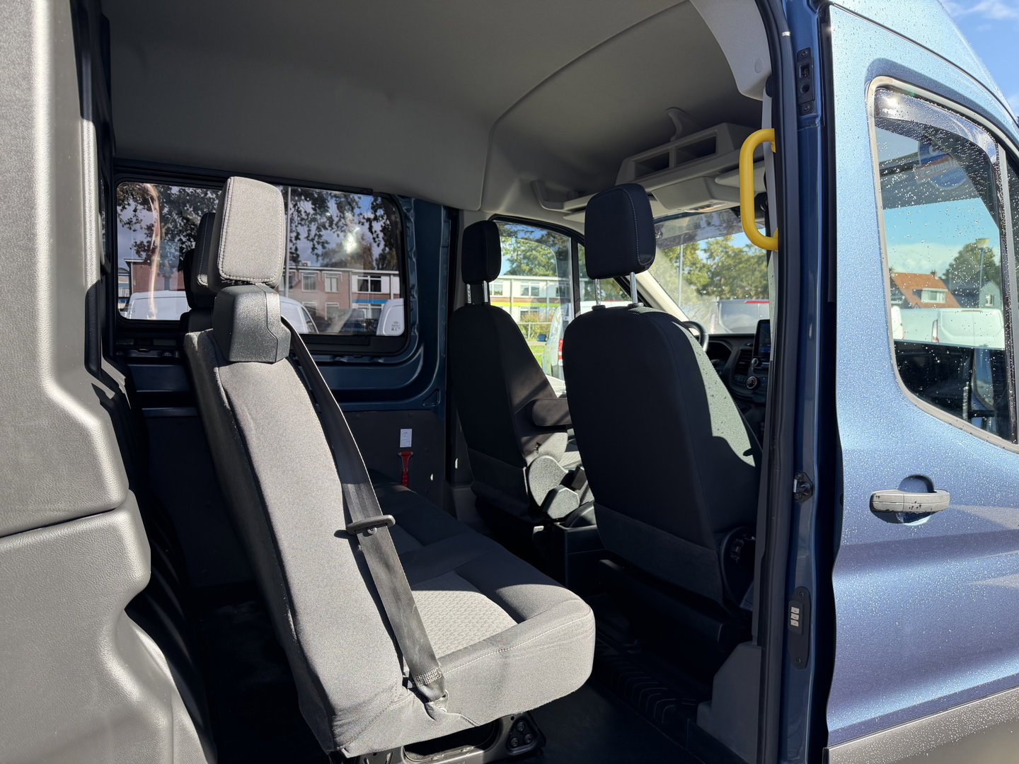Ford Transit 350 2.0 TDCI 170pk L3H2 DC 5 persoons Trend / vaste prijs rijklaar € 25.950 ex btw / euro 6 / bpm vrij / lease vanaf € 424 / raptor grille / blauw metallic / trekhaak 2500 kg