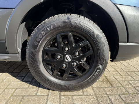 Ford Transit 350 2.0 TDCI 170pk L3H2 DC 5 persoons Trend / vaste prijs rijklaar € 25.950 ex btw / euro 6 / bpm vrij / lease vanaf € 424 / raptor grille / blauw metallic / trekhaak 2500 kg
