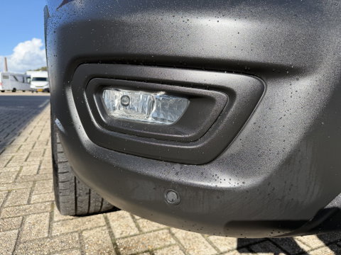 Ford Transit 350 2.0 TDCI 170pk L3H2 DC 5 persoons Trend / vaste prijs rijklaar € 25.950 ex btw / euro 6 / bpm vrij / lease vanaf € 424 / raptor grille / blauw metallic / trekhaak 2500 kg