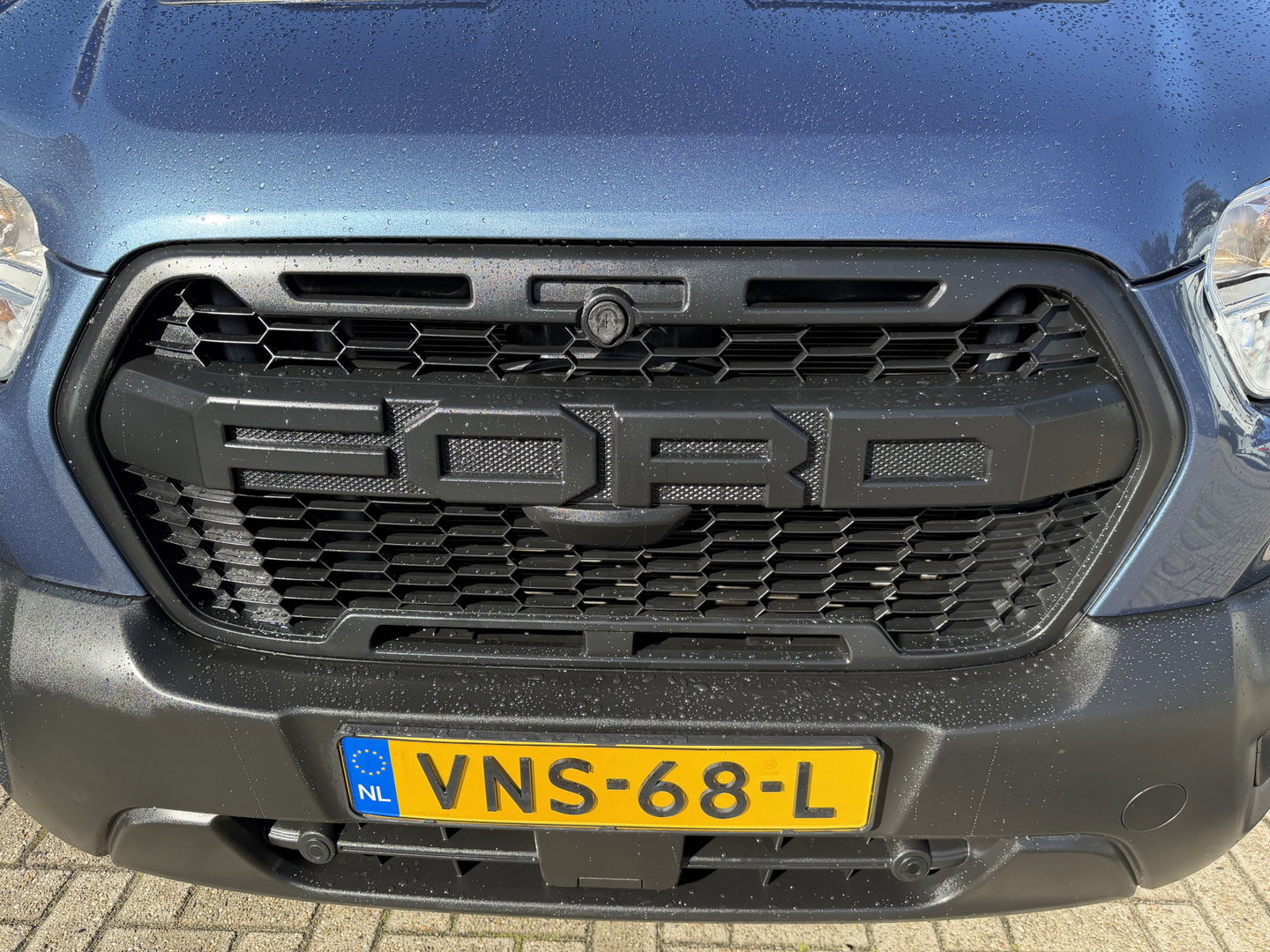 Ford Transit 350 2.0 TDCI 170pk L3H2 DC 5 persoons Trend / vaste prijs rijklaar € 25.950 ex btw / euro 6 / bpm vrij / lease vanaf € 424 / raptor grille / blauw metallic / trekhaak 2500 kg