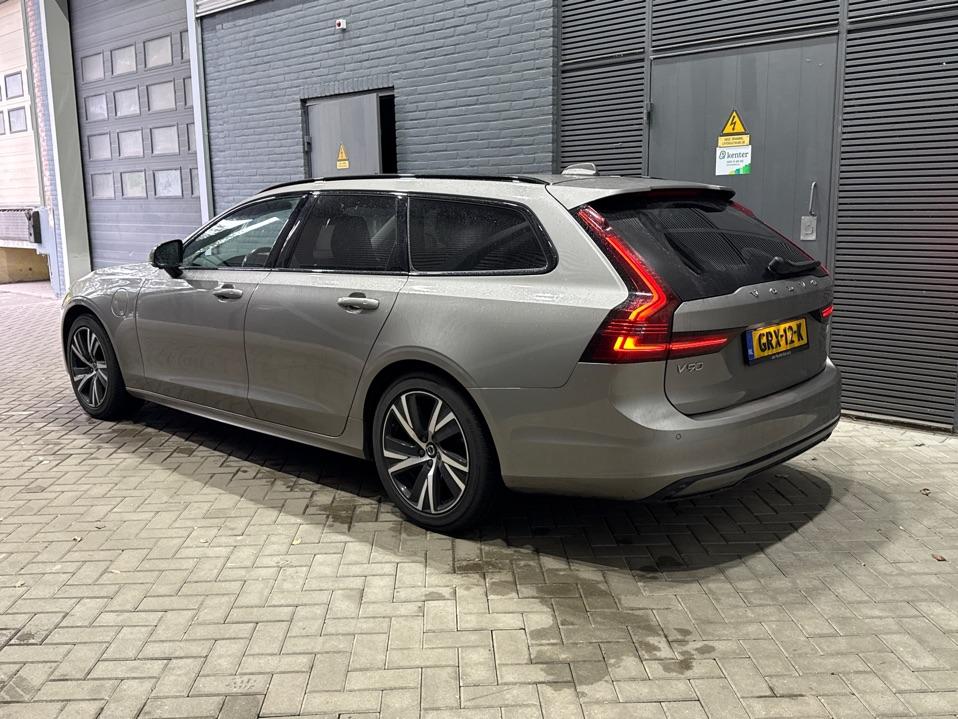 Volvo V90 2.0 T6 AWD R-Design | Panoramadak | Head-Up | Pilot Assist | Camera | Stoel+Stuurverwarming | Keyless | Getint glas | ACC