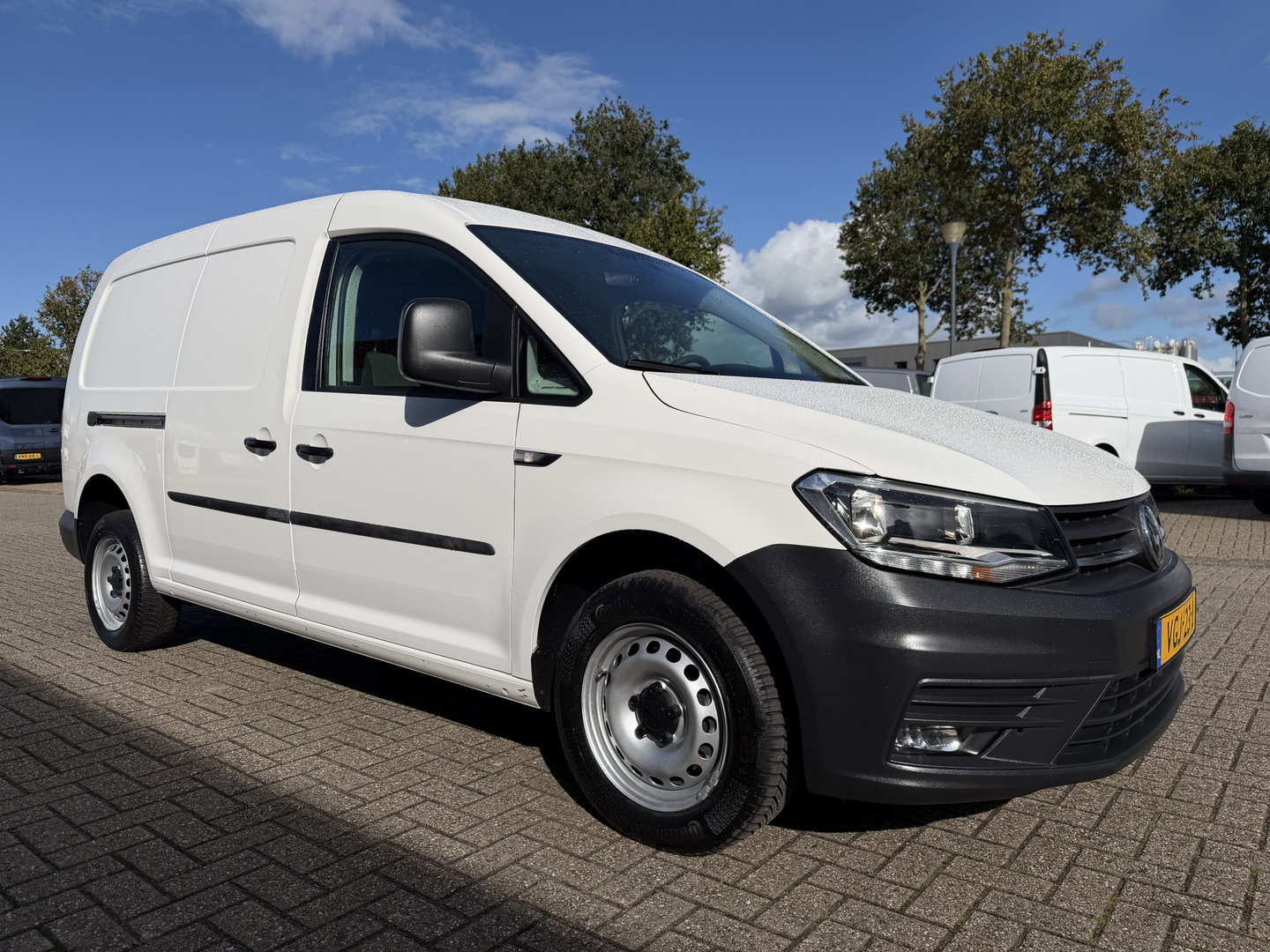Volkswagen Caddy 2.0 TDI L2H1 BMT Maxi / vaste prijs rijklaar € 11.950 ex btw / lease vanaf € / euro 6 / bpm vrij / airco / pdc achter / achterklep / omvormer !