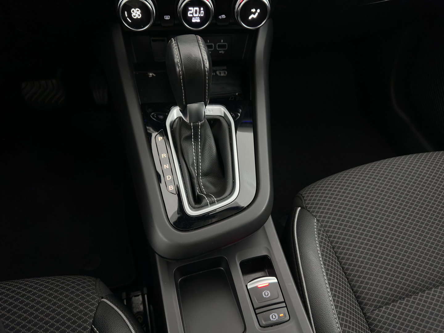 Renault Arkana 1.6 E-Tech Hybrid 145 Intens (INCL-BTW) Aut. *LEATHER-FABRIC | FULL-LED | DIGI-COCKPIT | LANE-ASSIST | BLINDSPOT | NAVI-FULLMAP | AMBIENTLIGHT | CAMERA | KEYLESS | DAB+ | COMFORTSEATS | PRIVACY-GLASS | 18''ALU*