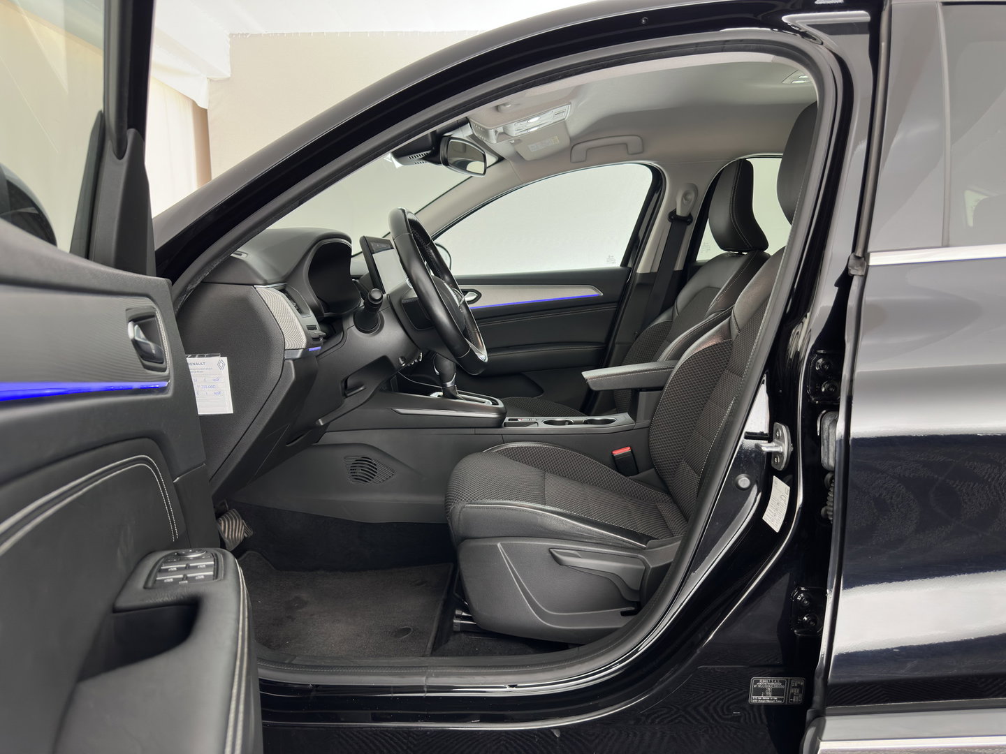 Renault Arkana 1.6 E-Tech Hybrid 145 Intens (INCL-BTW) Aut. *LEATHER-FABRIC | FULL-LED | DIGI-COCKPIT | LANE-ASSIST | BLINDSPOT | NAVI-FULLMAP | AMBIENTLIGHT | CAMERA | KEYLESS | DAB+ | COMFORTSEATS | PRIVACY-GLASS | 18''ALU*