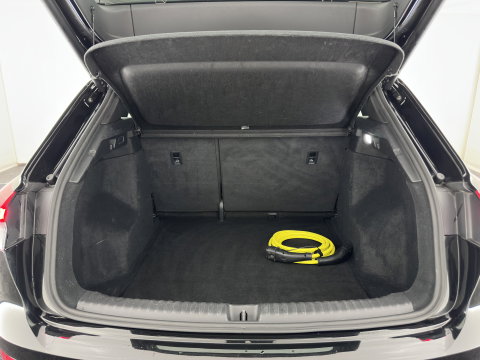 Audi Q4 e-tron 40 S edition 77 kWh (3-Fase-11kW) (INCL.BTW) *HEAT-PUMP | LEATHER-FABRIC | MATRIX-LED | ADAPTIVE-CRUISE | CAMERA | DIGI-COCKPIT | KEYLESS | AMBIENT-LIGHT | AUDI-SOUND | NAVI-FULLMAP | PRIVACY-GLASS | ECC | PDC | 20''ALU*