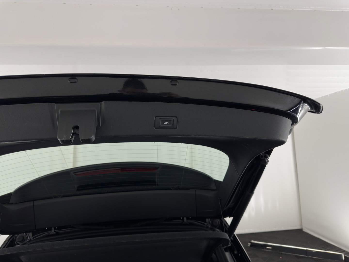 Audi Q4 e-tron 40 S edition 77 kWh (3-Fase-11kW) (INCL.BTW) *HEAT-PUMP | LEATHER-FABRIC | MATRIX-LED | ADAPTIVE-CRUISE | CAMERA | DIGI-COCKPIT | KEYLESS | AMBIENT-LIGHT | AUDI-SOUND | NAVI-FULLMAP | PRIVACY-GLASS | ECC | PDC | 20''ALU*