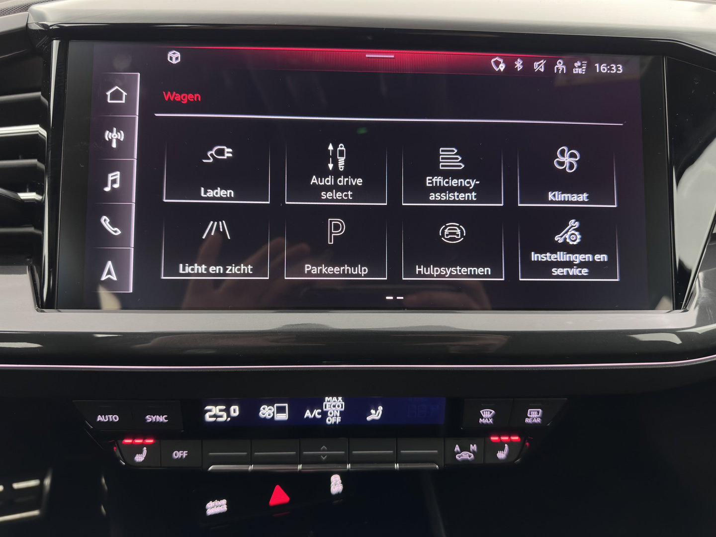 Audi Q4 e-tron 40 S edition 77 kWh (3-Fase-11kW) (INCL.BTW) *HEAT-PUMP | LEATHER-FABRIC | MATRIX-LED | ADAPTIVE-CRUISE | CAMERA | DIGI-COCKPIT | KEYLESS | AMBIENT-LIGHT | AUDI-SOUND | NAVI-FULLMAP | PRIVACY-GLASS | ECC | PDC | 20''ALU*