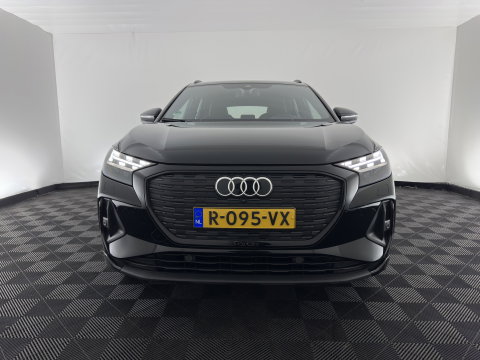 Audi Q4 e-tron 40 S edition 77 kWh (3-Fase-11kW) (INCL.BTW) *HEAT-PUMP | LEATHER-FABRIC | MATRIX-LED | ADAPTIVE-CRUISE | CAMERA | DIGI-COCKPIT | KEYLESS | AMBIENT-LIGHT | AUDI-SOUND | NAVI-FULLMAP | PRIVACY-GLASS | ECC | PDC | 20''ALU*