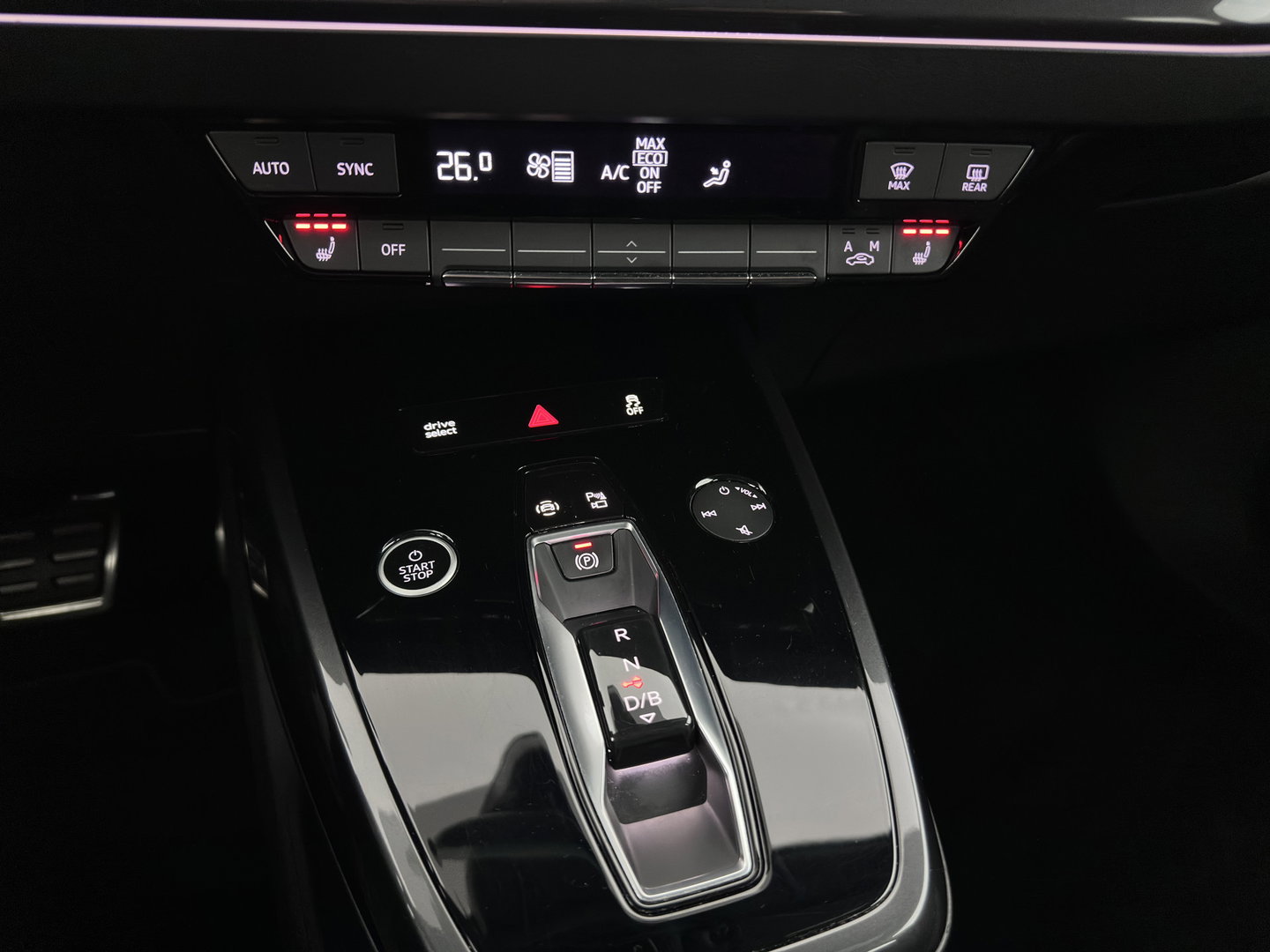 Audi Q4 e-tron 40 S edition 77 kWh (3-Fase-11kW) (INCL.BTW) *HEAT-PUMP | LEATHER-FABRIC | MATRIX-LED | ADAPTIVE-CRUISE | CAMERA | DIGI-COCKPIT | KEYLESS | AMBIENT-LIGHT | AUDI-SOUND | NAVI-FULLMAP | PRIVACY-GLASS | ECC | PDC | 20''ALU*