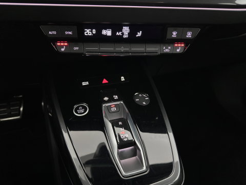 Audi Q4 e-tron 40 S edition 77 kWh (3-Fase-11kW) (INCL.BTW) *HEAT-PUMP | LEATHER-FABRIC | MATRIX-LED | ADAPTIVE-CRUISE | CAMERA | DIGI-COCKPIT | KEYLESS | AMBIENT-LIGHT | AUDI-SOUND | NAVI-FULLMAP | PRIVACY-GLASS | ECC | PDC | 20''ALU*