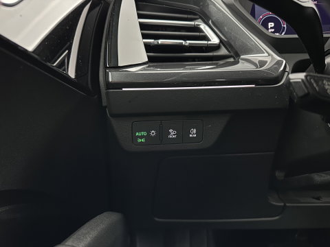 Audi Q4 e-tron 40 S edition 77 kWh (3-Fase-11kW) (INCL.BTW) *HEAT-PUMP | LEATHER-FABRIC | MATRIX-LED | ADAPTIVE-CRUISE | CAMERA | DIGI-COCKPIT | KEYLESS | AMBIENT-LIGHT | AUDI-SOUND | NAVI-FULLMAP | PRIVACY-GLASS | ECC | PDC | 20''ALU*